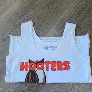 Hooters tank top